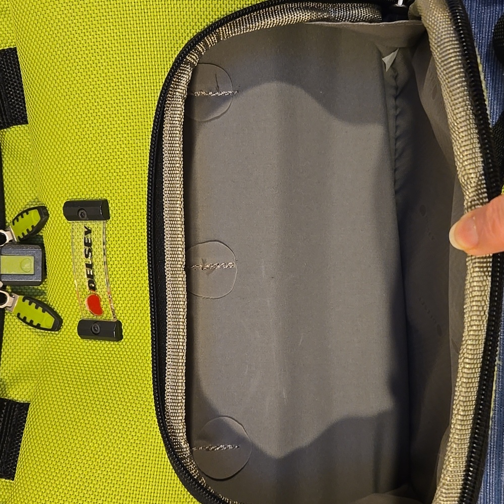 DELSEY “Helium Lite” Personal Bag - Picture 5 of 16